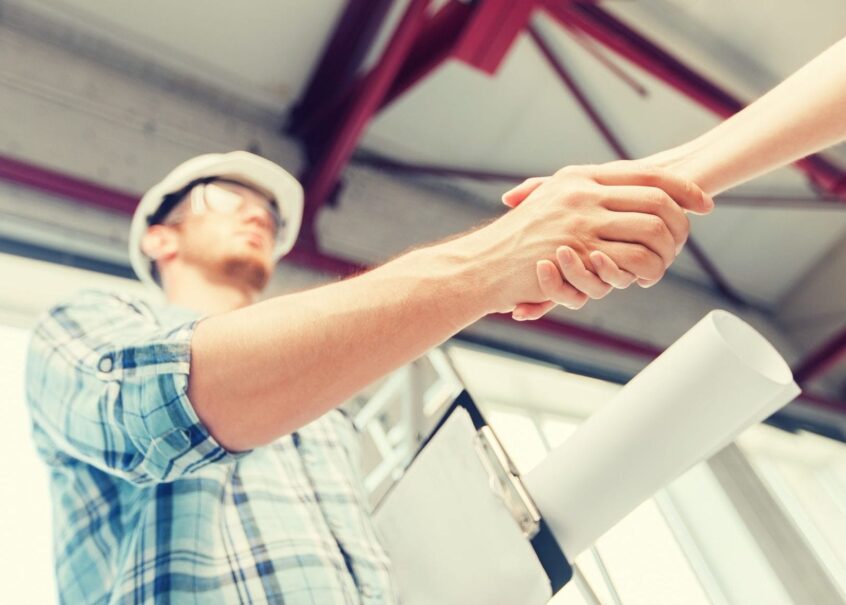 roofing-contractor-shaking-hands